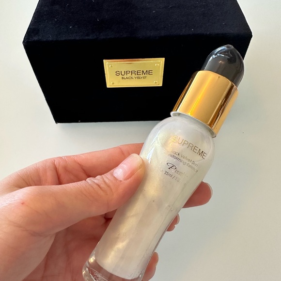 Supreme Black Velvet Skin Transforming Essence - Picture 3 of 6